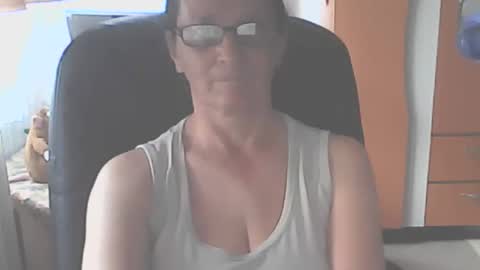 hellenmarie online show from September 2025 10:39:02 AM