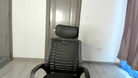 Sandy online show from November 2025 04:00:01 AM