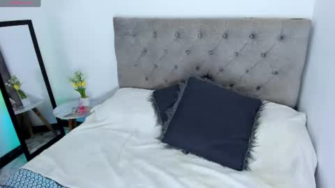 Henlly online show from June 2026 06:40:01 AM