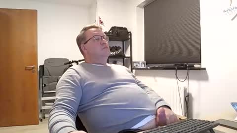 henrikrp1971 online show from November 2025 07:35:02 PM