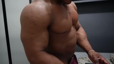 Henri online show from November 2025 11:18:02 PM