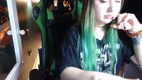 Snapshot of hentaishiing chatting on May 2026 05:39:01 PM Hentaishiing online show from May 2026 05:39:01 PM