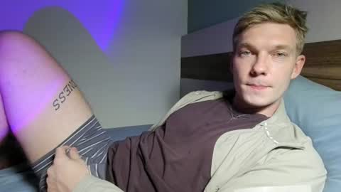 Snapshot of hercules__ chatting on June 2026 07:06:02 PM Gregblonde Alextattoo online show from June 2026 07:06:02 PM