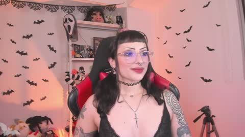 Snapshot of herinfernalmajesty chatting on January 2025 03:16:01 AM  Marie  online show from January 2025 03:16:01 AM