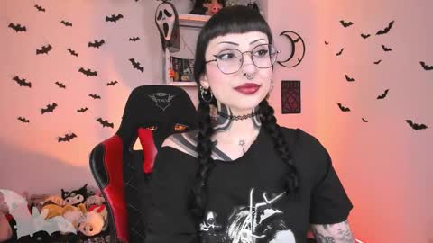 Snapshot of herinfernalmajesty chatting on October 2025 03:15:01 AM  Marie  online show from October 2025 03:15:01 AM