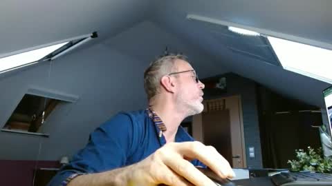 Snapshot of hering76 chatting on January 2025 08:56:01 AM hering76 online show from January 2025 08:56:01 AM