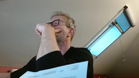 Snapshot of hering76 chatting on December 2025 07:47:02 AM hering76 online show from December 2025 07:47:02 AM