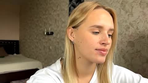 Sylvia online show from September 2025 07:35:01 AM