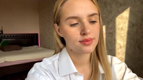 Sylvia online show from October 2025 08:13:01 AM