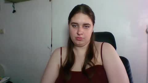 hess_luna_ online show from October 2025 09:10:01 AM