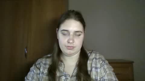 hess_luna_ online show from October 2025 10:06:01 AM