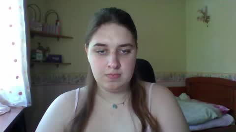 hess_luna_ online show from June 2026 09:04:02 AM