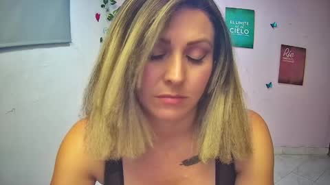 Hestesiaxx online show from April 2026 10:56:02 PM