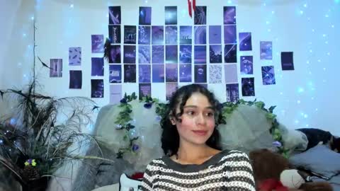 hesttia_ online show from January 2026 08:43:01 PM