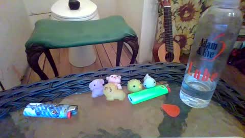 Snapshot of hey_mikky chatting on March 2025 08:37:02 AM hey_mikky online show from March 2025 08:37:02 AM
