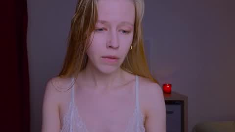 Snapshot of hihi_im_chloe chatting on November 2025 12:16:02 AM Chloe online show from November 2025 12:16:02 AM