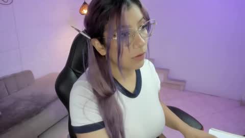 hikaru_dl online show from February 2025 11:01:01 PM