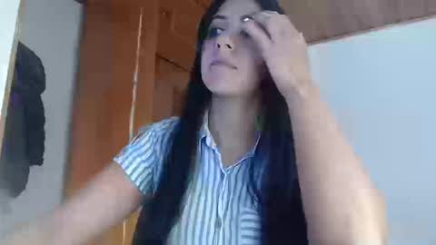 hilaril18 online show from September 2025 08:45:01 PM