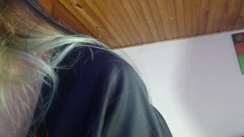 hilaril18 online show from September 2025 05:29:02 PM