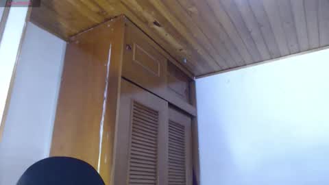 hilaril18 online show from November 2025 12:10:02 AM