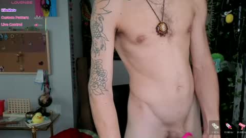 Snapshot of hippie_luver chatting on August 2026 11:37:01 AM hippie_luver online show from August 2026 11:37:01 AM