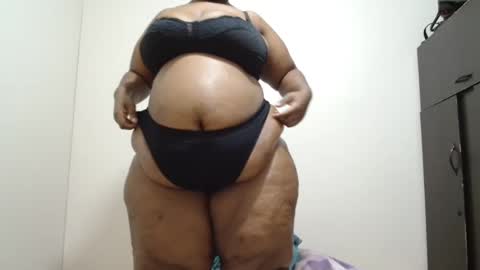 Snapshot of hips2sexy chatting on February 2025 08:26:01 PM hips2sexy online show from February 2025 08:26:01 PM
