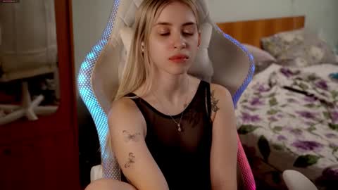 Holly online show from March 2026 07:31:02 PM