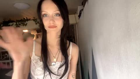 Snapshot of holliedavine chatting on June 2026 03:38:02 PM Ava online show from June 2026 03:38:02 PM