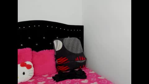 holly... online show from December 2025 06:46:02 PM