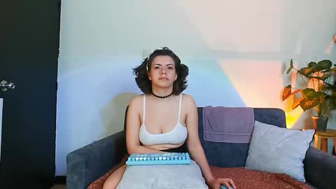 Holly and Honey online show from November 2025 09:25:01 PM