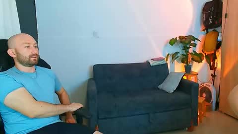 Holly and Honey online show from March 2026 10:31:02 PM