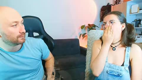 Holly and Honey online show from April 2026 10:18:01 PM