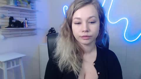 Holly online show from January 2025 03:22:01 AM