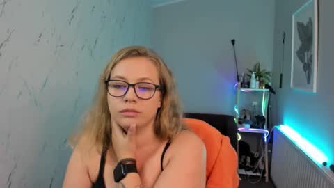 Holly online show from September 2025 05:49:01 PM