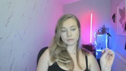 Holly online show from October 2025 06:40:02 PM