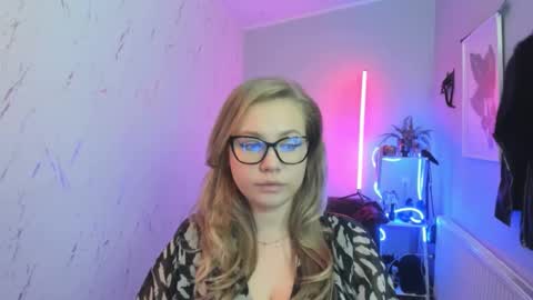 Holly online show from October 2025 06:53:01 PM