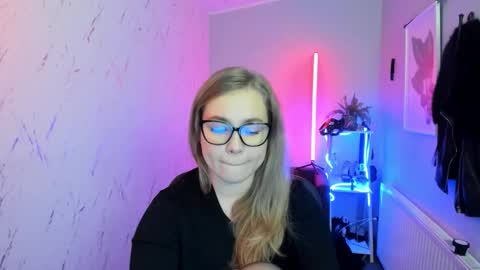 Holly online show from November 2025 05:46:02 PM