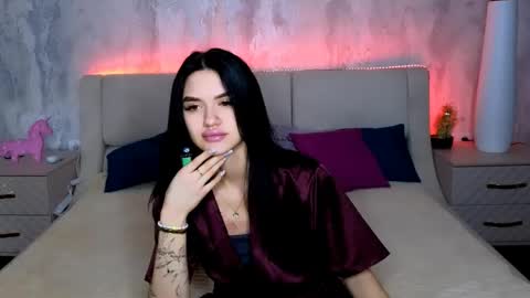Snapshot of holly_beck chatting on May 2026 12:41:01 AM Holly online show from May 2026 12:41:01 AM