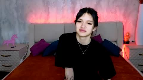 Snapshot of holly_beck chatting on June 2026 02:01:01 AM Holly online show from June 2026 02:01:01 AM
