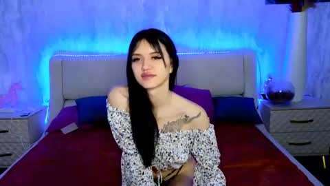 Snapshot of holly_beck chatting on June 2026 08:34:02 AM Holly online show from June 2026 08:34:02 AM
