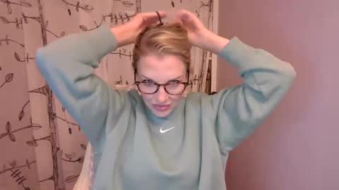 holly_bourbon online show from October 2025 11:50:04 PM