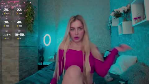 holly_molly8 online show from November 2025 08:09:02 PM