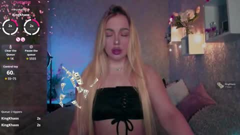 holly_molly8 online show from December 2025 02:56:02 PM