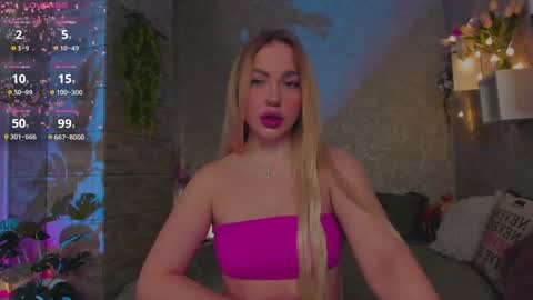 Snapshot of holly_molly8 chatting on April 2026 03:40:02 PM holly_molly8 online show from April 2026 03:40:02 PM