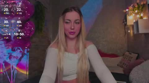 Snapshot of holly_molly8 chatting on April 2026 06:16:01 PM holly_molly8 online show from April 2026 06:16:01 PM