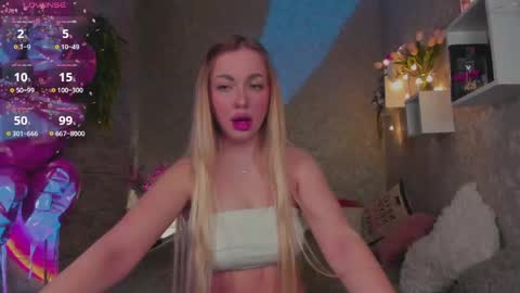 Snapshot of holly_molly8 chatting on April 2026 10:26:02 PM holly_molly8 online show from April 2026 10:26:02 PM
