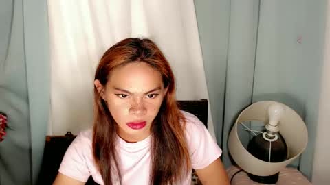 Snapshot of holly_sugar20 chatting on December 2024 03:53:02 AM Mika Duhay Velat online show from December 2024 03:53:02 AM