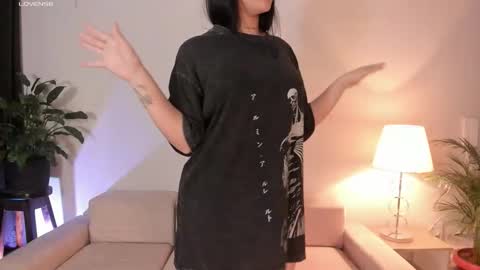 holly    online show from March 2026 03:45:02 AM