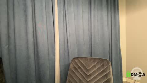 hollyextra online show from October 2025 03:41:01 PM