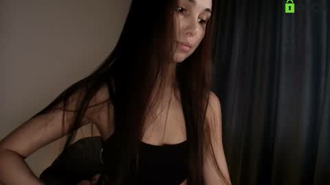 hollyextra online show from February 2026 11:39:01 AM